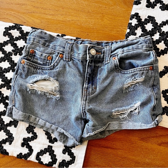 Distressed Levi’s Girlfriend Short Denim Jean Shorts kids girls size 10 rips - Picture 1 of 5